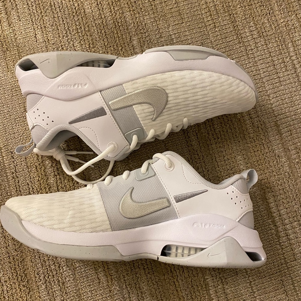 NWT Nike Zoom Bella 6 - W Size 8.5